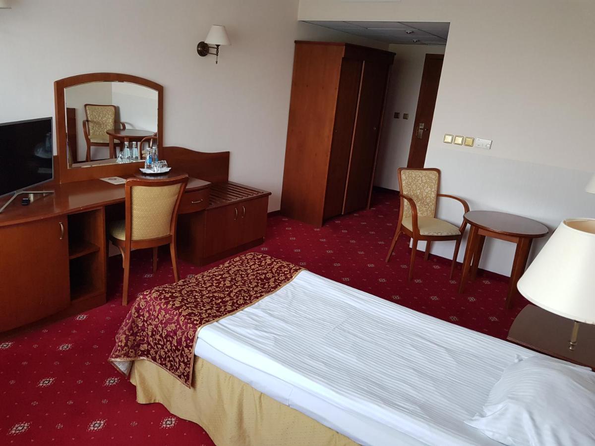 Hotel Sympozjum & Spa Красков Екстериор снимка