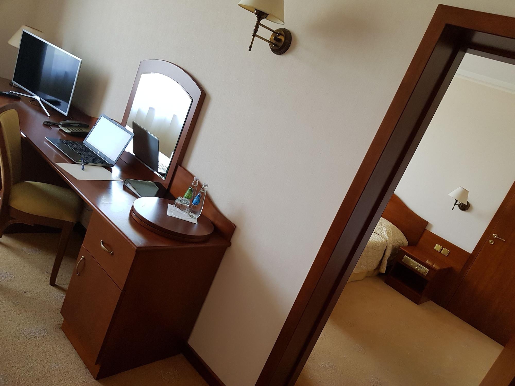 Hotel Sympozjum & Spa Красков Екстериор снимка